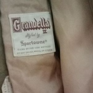 Grandella sportowne fur coat size 14 style 602 and it's beige color